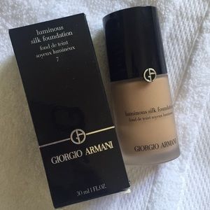Giorgio Armani - Luminous Silk Foundation SHADE: 7